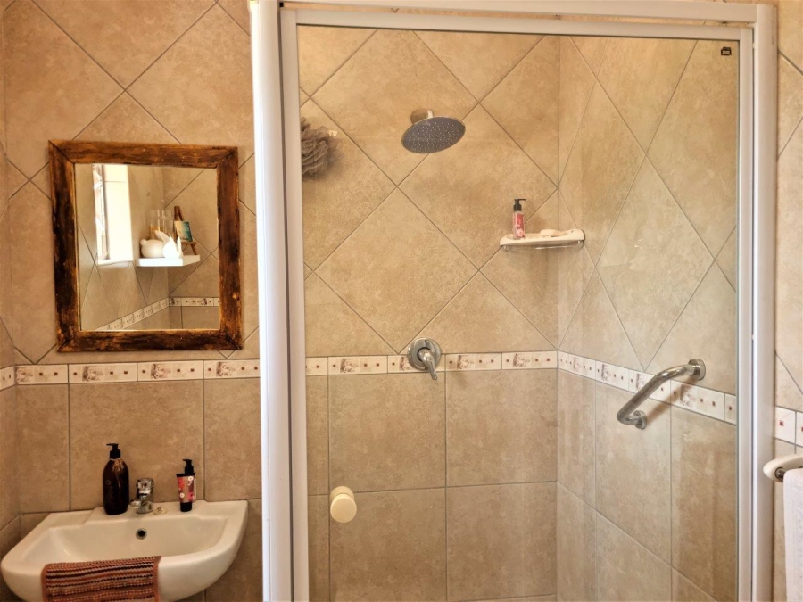 5 Bedroom Property for Sale in Melodie North West